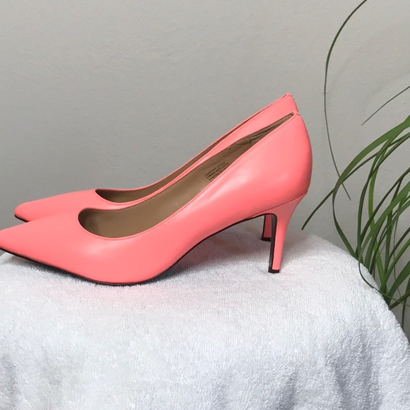 Banana Republic Neon Coral Pumps - Picture 3 of 4